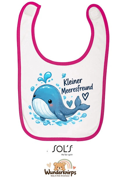 Baby-Lätzchen SOL’S Babib in Weiß / Fuchsia mit Motiv Kleiner Meeresfreund – Wal
