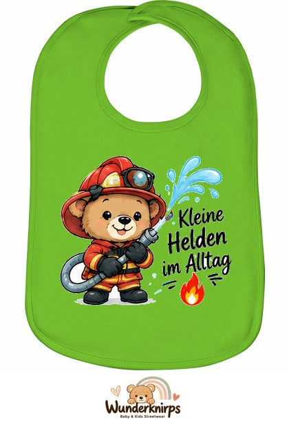 Baby-Lätzchen Olli-01 in Apfelgrün mit Motiv Kleine Helden im Alltag