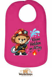 Baby-Lätzchen Olli-01 in Pink mit Motiv Kleine Helden im Alltag