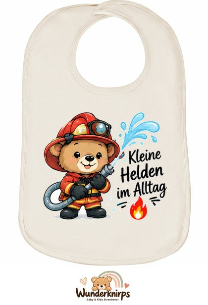 Baby-Lätzchen Olli-01 in Natur mit Motiv Kleine Helden im Alltag