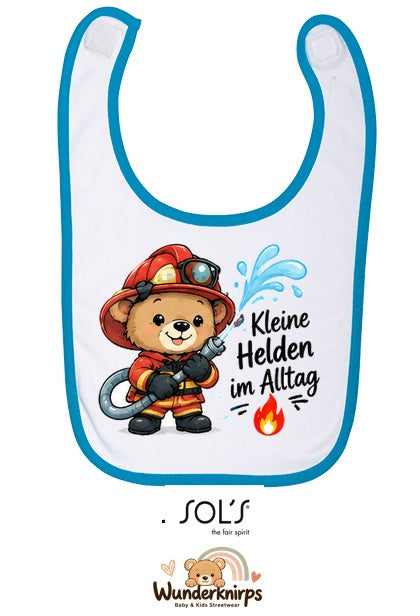 Baby-Lätzchen SOL’S Babib in Weiß / Aqua mit Motiv Kleine Helden im Alltag