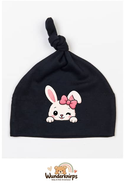 Knotenmütze Babybugz BZ15 in Schwarz mit Motiv Hase mit rosa Schleife