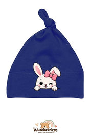 Knotenmütze Babybugz BZ15 in Marineblau mit Motiv Hase mit rosa Schleife