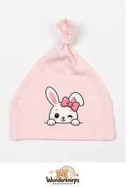 Knotenmütze Babybugz BZ15 in Pastellrosa mit Motiv Hase mit rosa Schleife