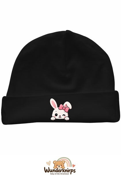 Umschlagmütze Rox-01 in Schwarz mit Motiv Hase mit rosa Schleife
