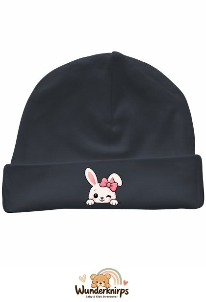 Umschlagmütze Rox-01 in Anthrazit mit Motiv Hase mit rosa Schleife