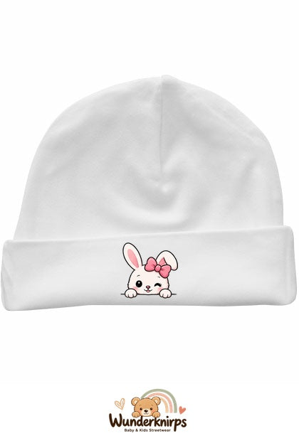 Umschlagmütze Rox-01 in Weiß mit Motiv Hase mit rosa Schleife