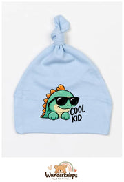 Knotenmütze Babybugz BZ15 in Staubblau mit Motiv Dino Cool Kid