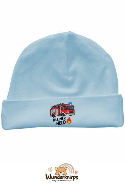 Umschlagmütze Rox-01 in Pastellblau mit Motiv Feuerwehr Kleiner Held