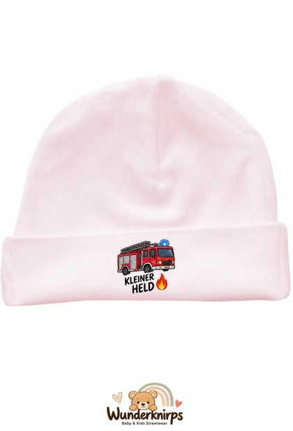 Umschlagmütze Rox-01 in Pastellrosa mit Motiv Feuerwehr Kleiner Held