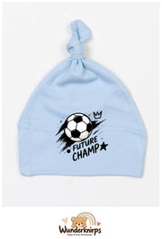 Knotenmütze Babybugz BZ15 in Staubblau mit Motiv Fußball Future Champ