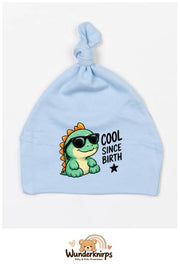 Knotenmütze Babybugz BZ15 in Staubblau mit Motiv Dino Cool since Birth