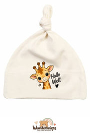 Knotenmütze Babybugz BZ15 in Natur mit Motiv Giraffe Hallo Welt