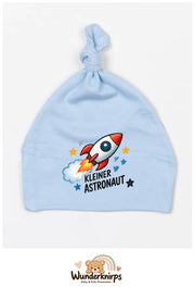 Knotenmütze Babybugz BZ15 in Staubblau mit Motiv Rakete Kleiner Astronaut