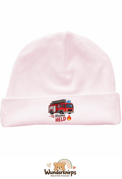 Umschlagmütze Rox-01 in Pastellrosa mit Motiv Feuerwehr Kleiner Held