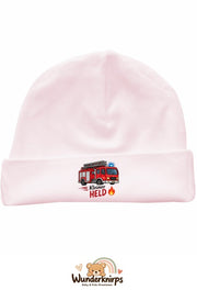 Umschlagmütze Rox-01 in Pastellrosa mit Motiv Feuerwehr Kleiner Held