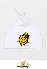 Knotenmütze Babybugz BZ15 in Weiß mit Motiv Smiley mit Krone