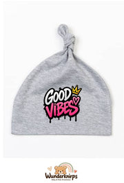 Knotenmütze Babybugz BZ15 in Grau meliert mit Motiv Good Vibes