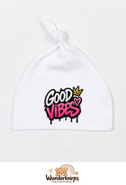Knotenmütze Babybugz BZ15 in Weiß mit Motiv Good Vibes