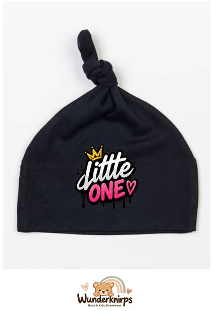 Knotenmütze Babybugz BZ15 in Schwarz mit Motiv Little One