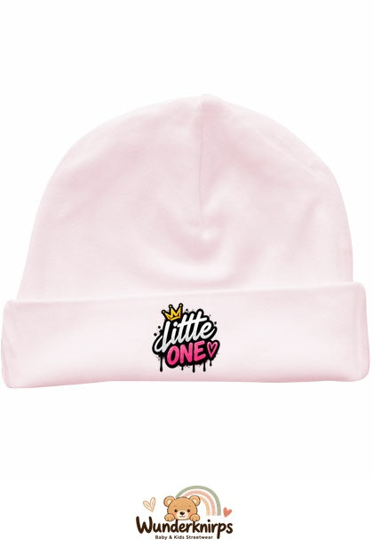 Umschlagmütze Rox-01 in Pastellrosa mit Motiv Little One