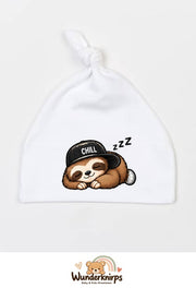 Knotenmütze Babybugz BZ15 in Weiß mit Motiv Faultier Chill