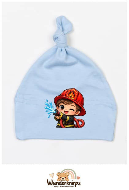 Knotenmütze Babybugz BZ15 in Staubblau mit Motiv Kleiner Feuerwehrmann