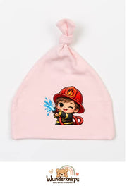 Knotenmütze Babybugz BZ15 in Pastellrosa mit Motiv Kleiner Feuerwehrmann