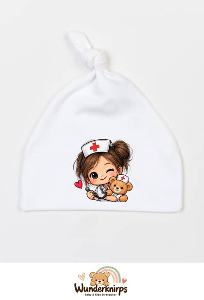 Knotenmütze Babybugz BZ15 in Weiß mit Motiv Pflegeheldin mit Teddy