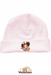 Umschlagmütze Rox-01 in Pastellrosa mit Motiv Pflegeheldin mit Teddy