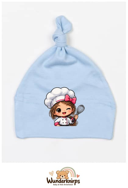 Knotenmütze Babybugz BZ15 in Staubblau mit Motiv Köchin mit Schneebesen