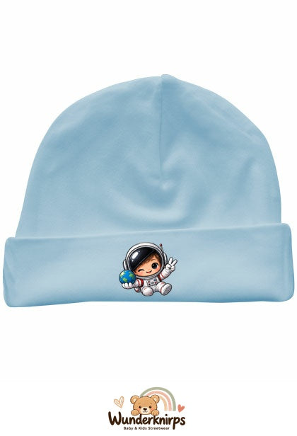 Umschlagmütze Rox-01 in Pastellblau mit Motiv Astronaut mit Weltkugel