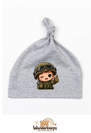 Knotenmütze Babybugz BZ15 in Grau meliert mit Motiv Soldat mit Helm