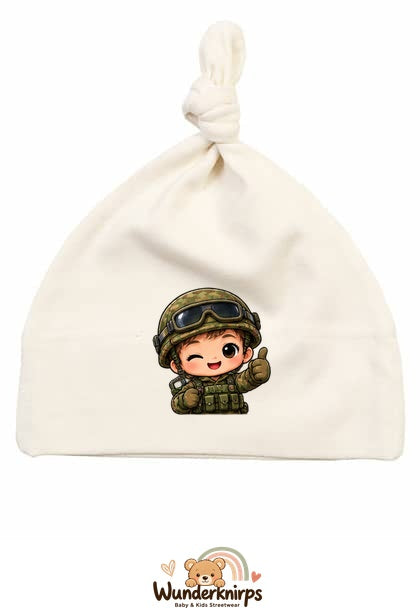Knotenmütze Babybugz BZ15 in Natur mit Motiv Soldat mit Helm