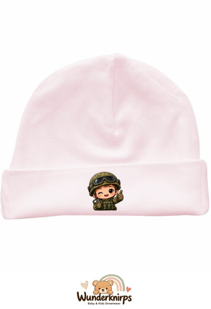 Umschlagmütze Rox-01 in Pastellrosa mit Motiv Soldat mit Helm