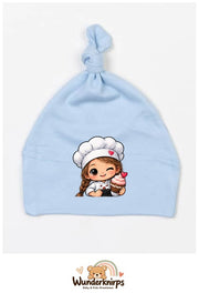 Knotenmütze Babybugz BZ15 in Staubblau mit Motiv Bäckerin mit Cupcake