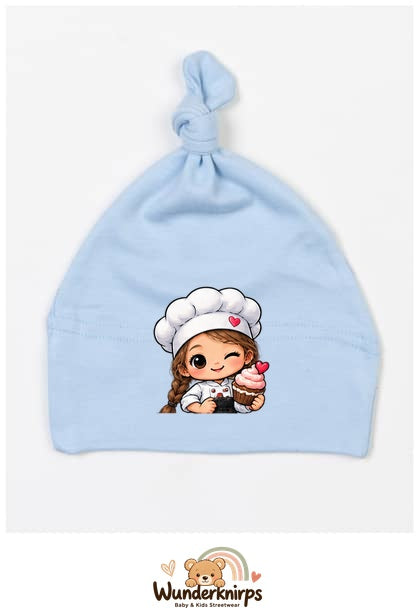Knotenmütze Babybugz BZ15 in Staubblau mit Motiv Bäckerin mit Cupcake