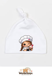 Knotenmütze Babybugz BZ15 in Weiß mit Motiv Bäckerin mit Cupcake