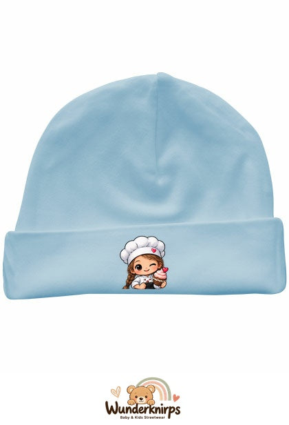 Umschlagmütze Rox-01 in Pastellblau mit Motiv Bäckerin mit Cupcake