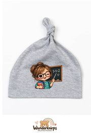 Knotenmütze Babybugz BZ15 in Grau meliert mit Motiv Lehrerin mit Tafel