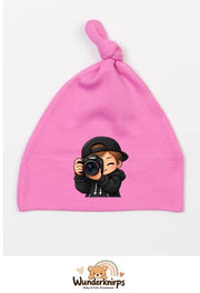 Knotenmütze Babybugz BZ15 in Bubblegum-Pink mit Motiv Fotograf mit Kamera