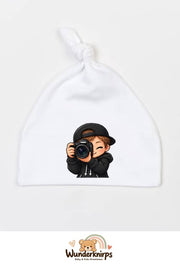 Knotenmütze Babybugz BZ15 in Weiß mit Motiv Fotograf mit Kamera