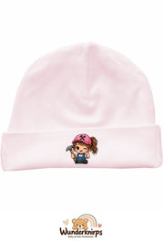 Umschlagmütze Rox-01 in Pastellrosa mit Motiv Handwerkerin mit Hammer