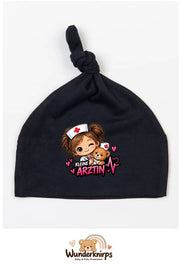 Knotenmütze Babybugz BZ15 in Schwarz mit Motiv Kleine Ärztin