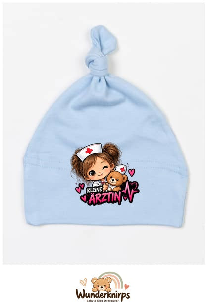 Knotenmütze Babybugz BZ15 in Staubblau mit Motiv Kleine Ärztin