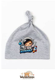 Knotenmütze Babybugz BZ15 in Grau meliert mit Motiv Kleiner Astronaut
