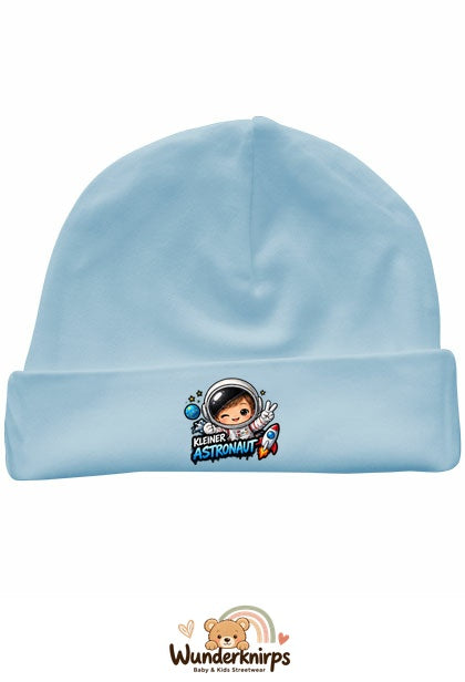 Umschlagmütze Rox-01 in Pastellblau mit Motiv Kleiner Astronaut