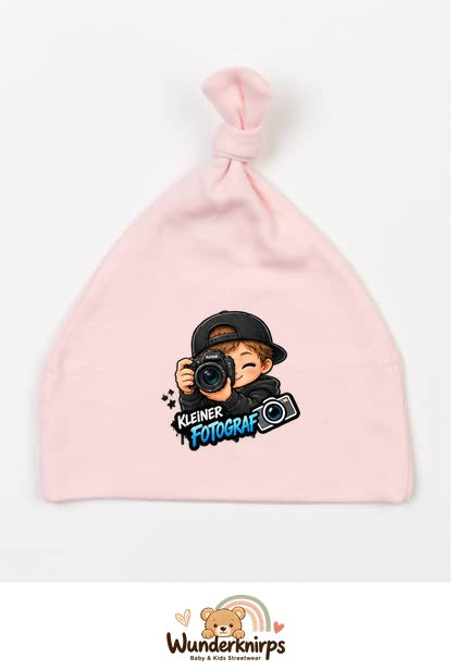 Knotenmütze Babybugz BZ15 in Pastellrosa mit Motiv Kleiner Fotograf