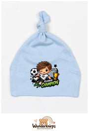 Knotenmütze Babybugz BZ15 in Staubblau mit Motiv Kleiner Champion