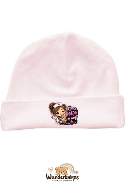 Umschlagmütze Rox-01 in Pastellrosa mit Motiv Kleine Heldin in Weiß